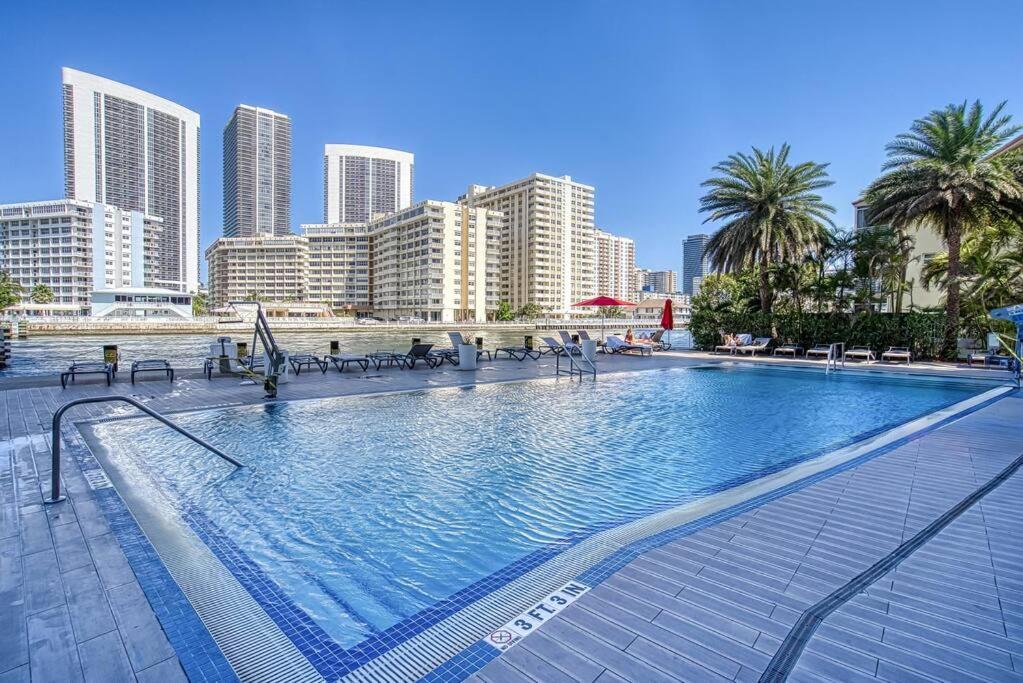 High-Floor Oceanview Apartment Галландейл-Біч Екстер'єр фото